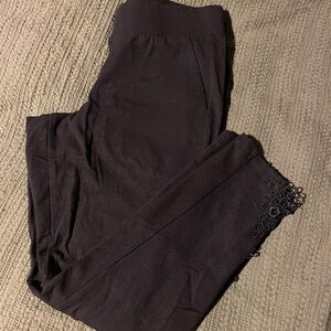 Torrid Black Cotton Blend Capri Length Leggings - pocketed with lace trim